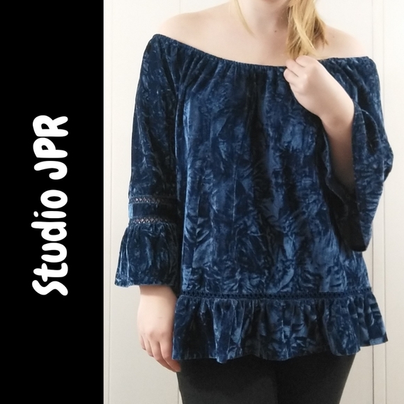 Off the shoulder crushed velvet top - Picture 1 of 5